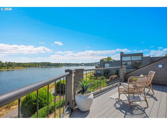 5672 S RIVERPOINT Ln, Portland, OR 97239
