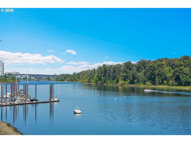 5672 S RIVERPOINT Ln, Portland, OR 97239