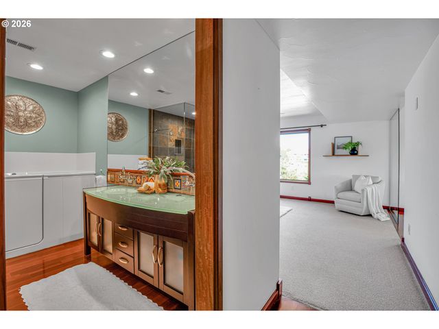 5672 S RIVERPOINT Ln, Portland, OR 97239