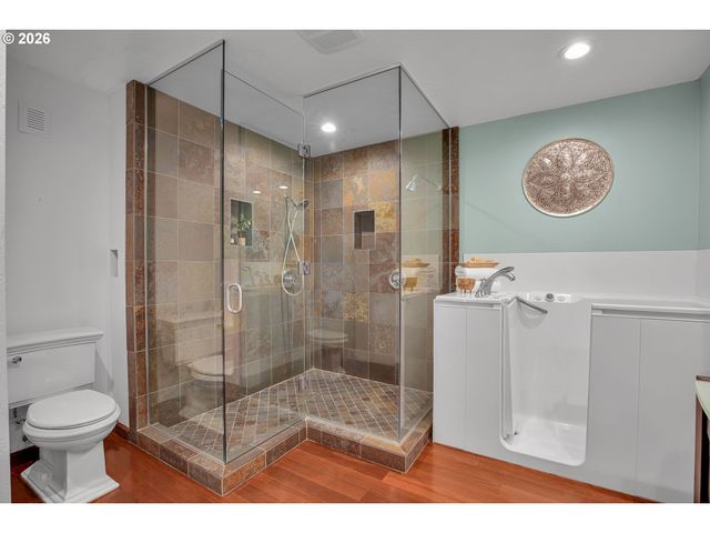 5672 S RIVERPOINT Ln, Portland, OR 97239