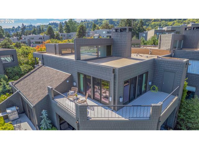 5672 S RIVERPOINT Ln, Portland, OR 97239