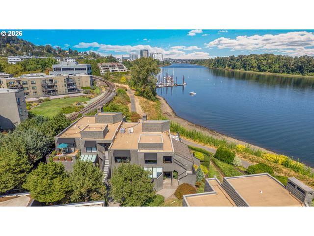 5672 S RIVERPOINT Ln, Portland, OR 97239