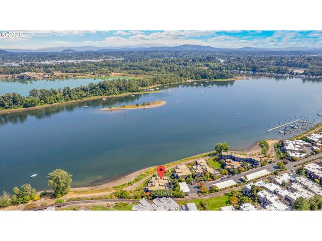 5672 S RIVERPOINT Ln, Portland, OR 97239