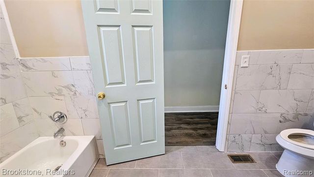 2520 Seyburn Street, Detroit, MI 48214