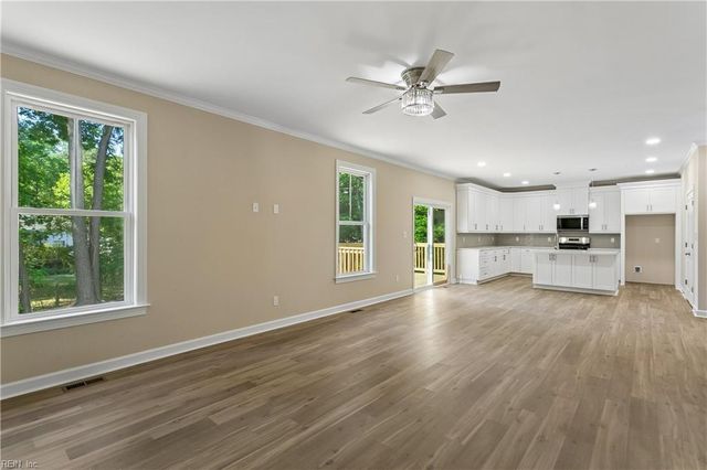 205 Basta DR, Yorktown, VA 23692