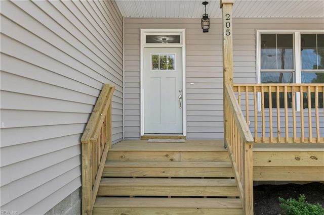 205 Basta DR, Yorktown, VA 23692