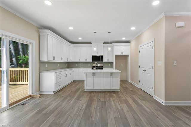205 Basta DR, Yorktown, VA 23692