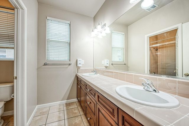 11078 Sawtooth Peak Way, Clovis, CA 93619