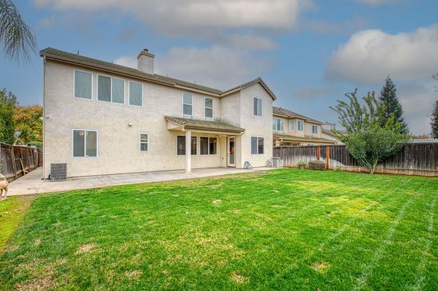 11078 Sawtooth Peak Way, Clovis, CA 93619