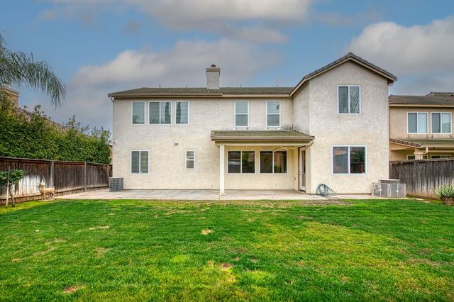 11078 Sawtooth Peak Way, Clovis, CA 93619