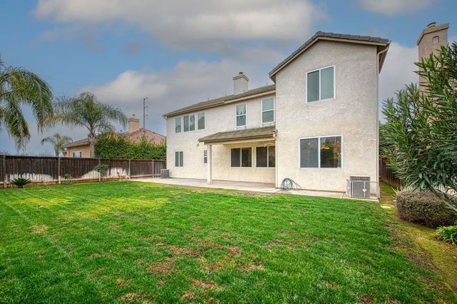 11078 Sawtooth Peak Way, Clovis, CA 93619