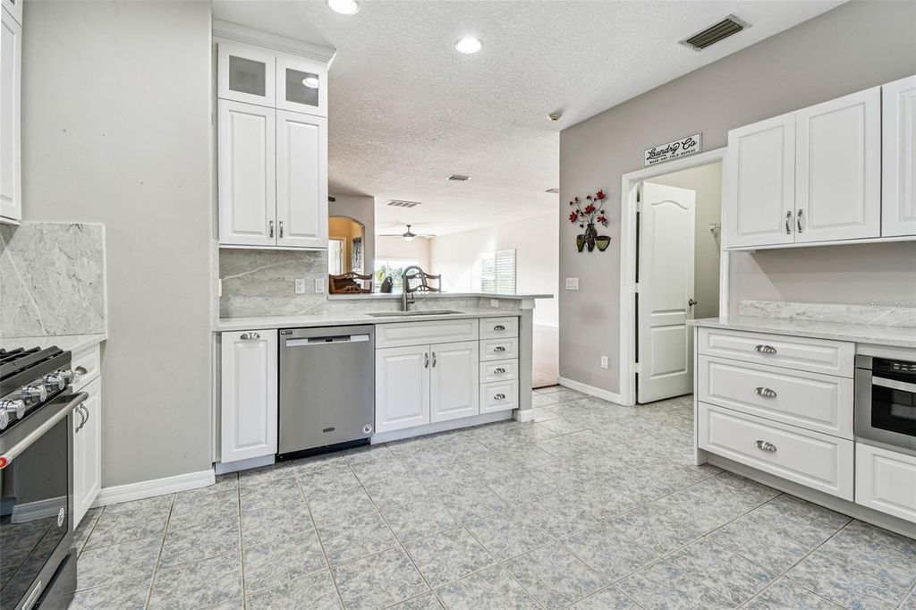 Image 17 of property listing at 20106 NOB OAK AVENUE, Tampa, FL 33647