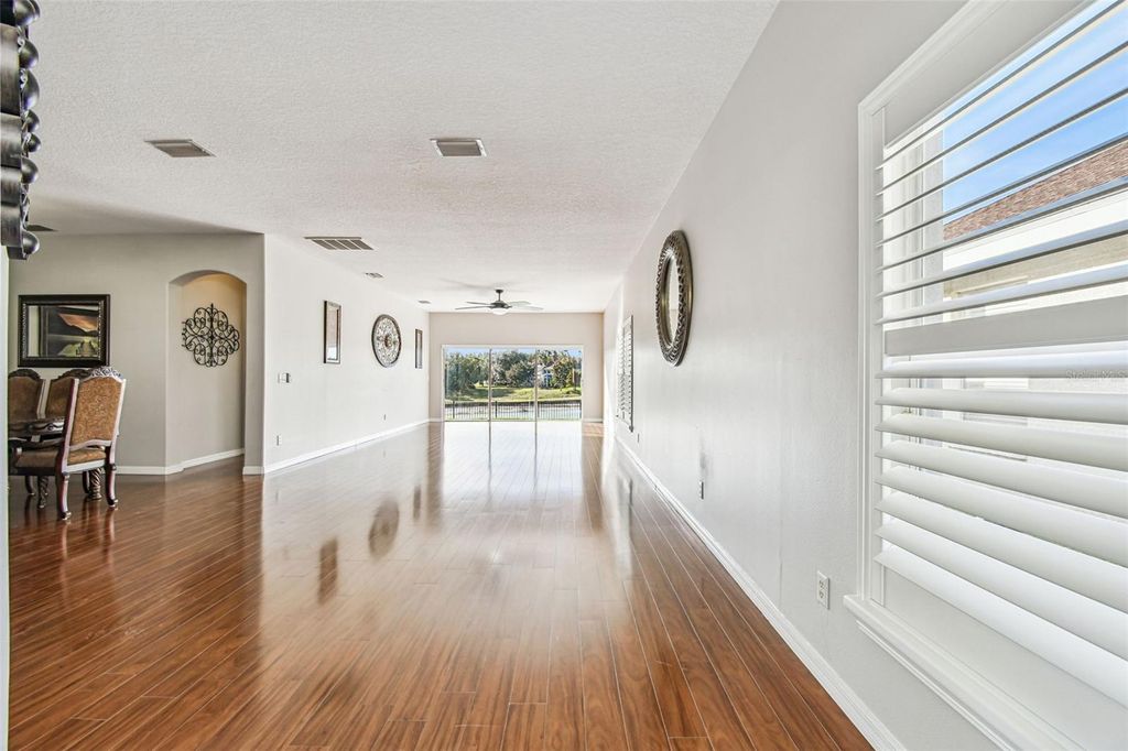 Image 8 of property listing at 20106 NOB OAK AVENUE, Tampa, FL 33647