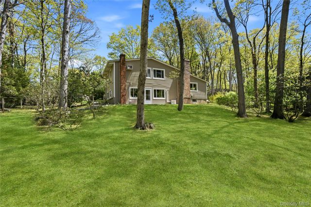 6 Split Oak Drive, East Norwich, NY 11732