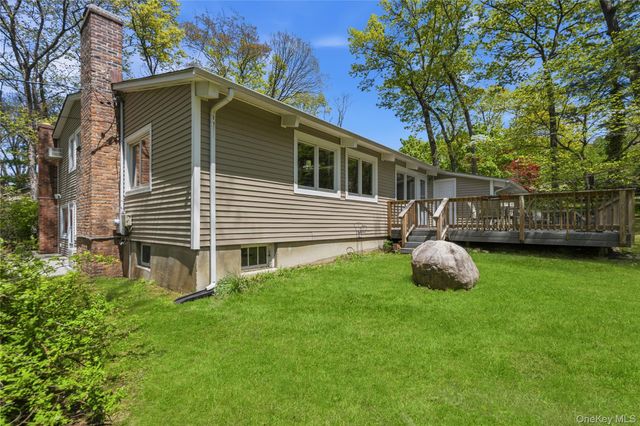 6 Split Oak Drive, East Norwich, NY 11732