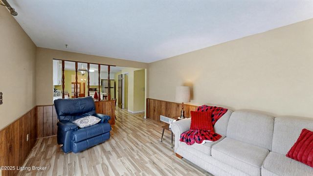 6504 Mandeville Rd, Louisville, KY 40228