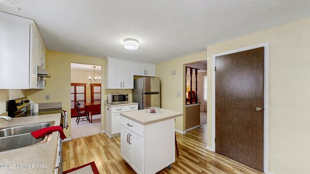 6504 Mandeville Rd, Louisville, KY 40228