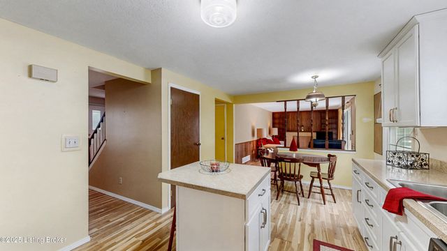 6504 Mandeville Rd, Louisville, KY 40228