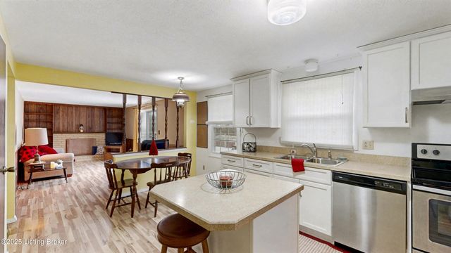 6504 Mandeville Rd, Louisville, KY 40228