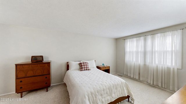 6504 Mandeville Rd, Louisville, KY 40228