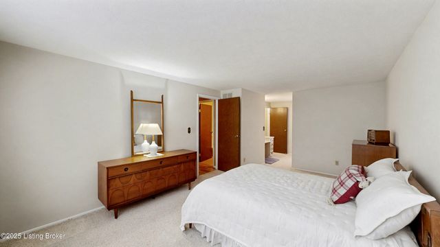 6504 Mandeville Rd, Louisville, KY 40228