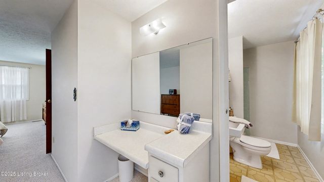 6504 Mandeville Rd, Louisville, KY 40228