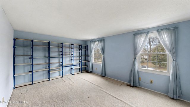 6504 Mandeville Rd, Louisville, KY 40228