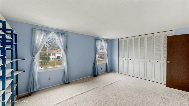 6504 Mandeville Rd, Louisville, KY 40228