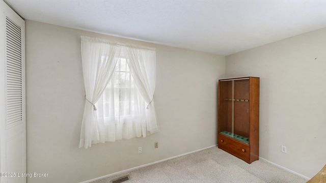 6504 Mandeville Rd, Louisville, KY 40228