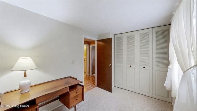 6504 Mandeville Rd, Louisville, KY 40228