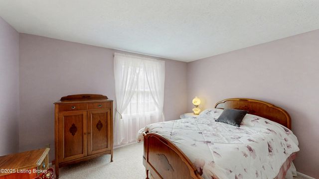 6504 Mandeville Rd, Louisville, KY 40228