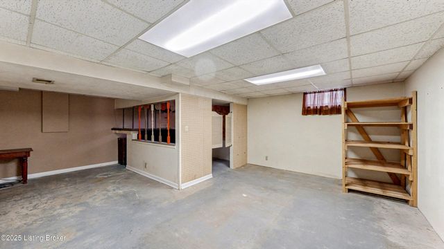 6504 Mandeville Rd, Louisville, KY 40228