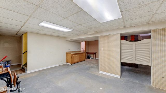 6504 Mandeville Rd, Louisville, KY 40228