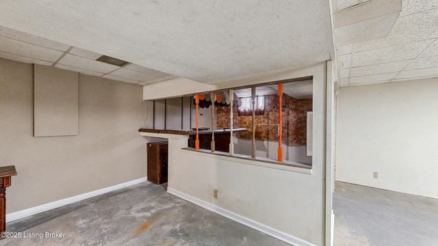 6504 Mandeville Rd, Louisville, KY 40228