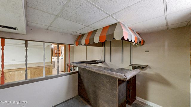 6504 Mandeville Rd, Louisville, KY 40228