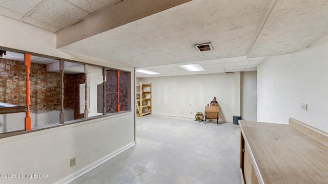 6504 Mandeville Rd, Louisville, KY 40228