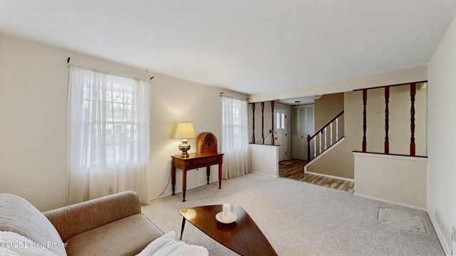 6504 Mandeville Rd, Louisville, KY 40228