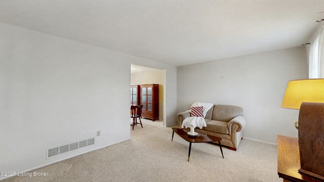 6504 Mandeville Rd, Louisville, KY 40228