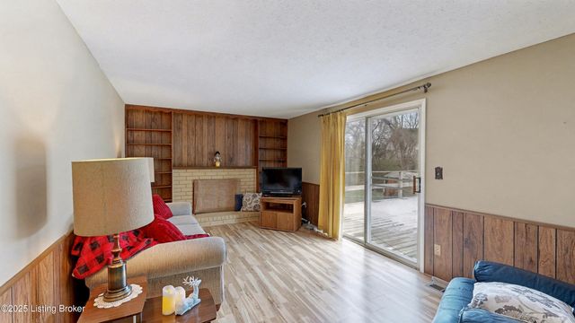 6504 Mandeville Rd, Louisville, KY 40228