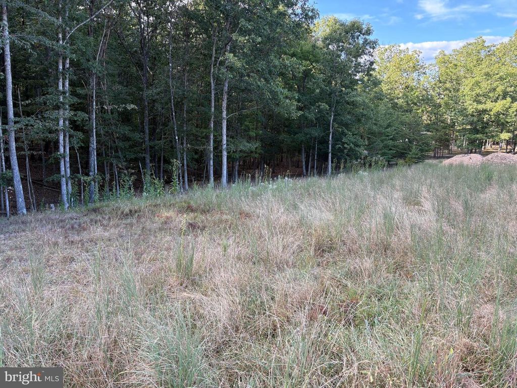 27 BEAR PAW DR, Berkeley Springs, WV 25411