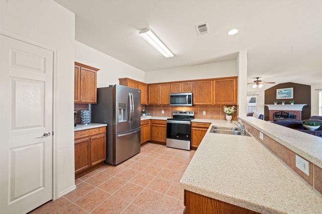 209 Bear Trail, Waxahachie, TX 75165