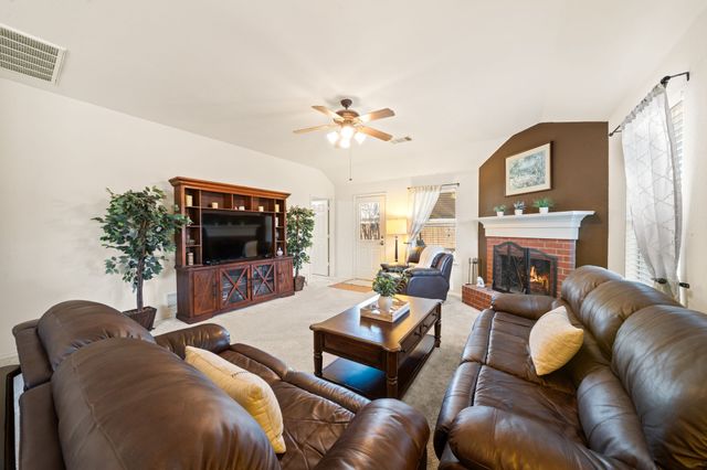 209 Bear Trail, Waxahachie, TX 75165