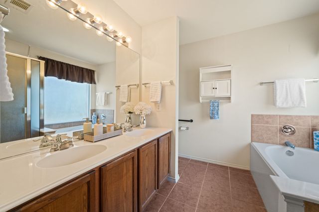 209 Bear Trail, Waxahachie, TX 75165