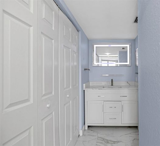 1000 COVE CAY DRIVE 5D, Clearwater, FL 33760