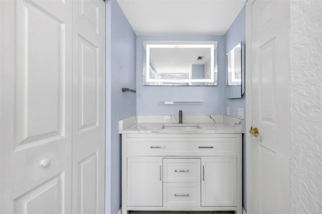 1000 COVE CAY DRIVE 5D, Clearwater, FL 33760