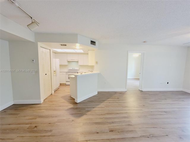 4155 N Haverhill Rd 1415, West Palm Beach, FL 33417
