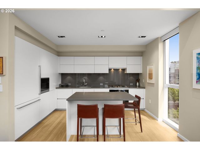 1075 Nw NORTHRUP St 514, Portland, OR 97209