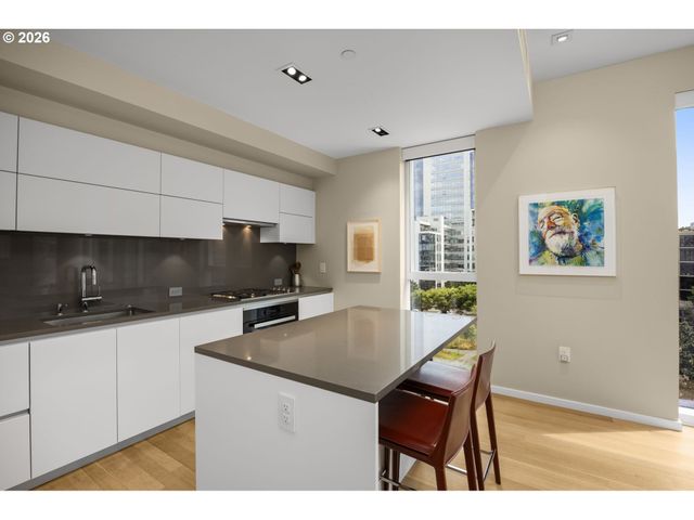 1075 Nw NORTHRUP St 514, Portland, OR 97209