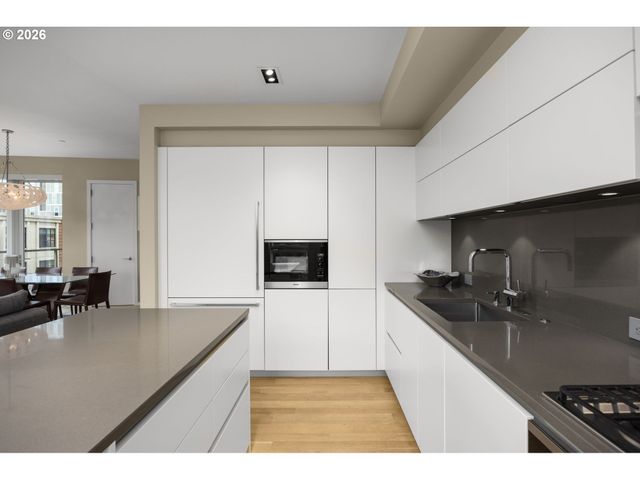 1075 Nw NORTHRUP St 514, Portland, OR 97209