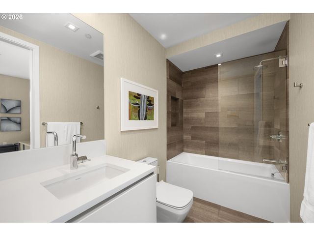 1075 Nw NORTHRUP St 514, Portland, OR 97209